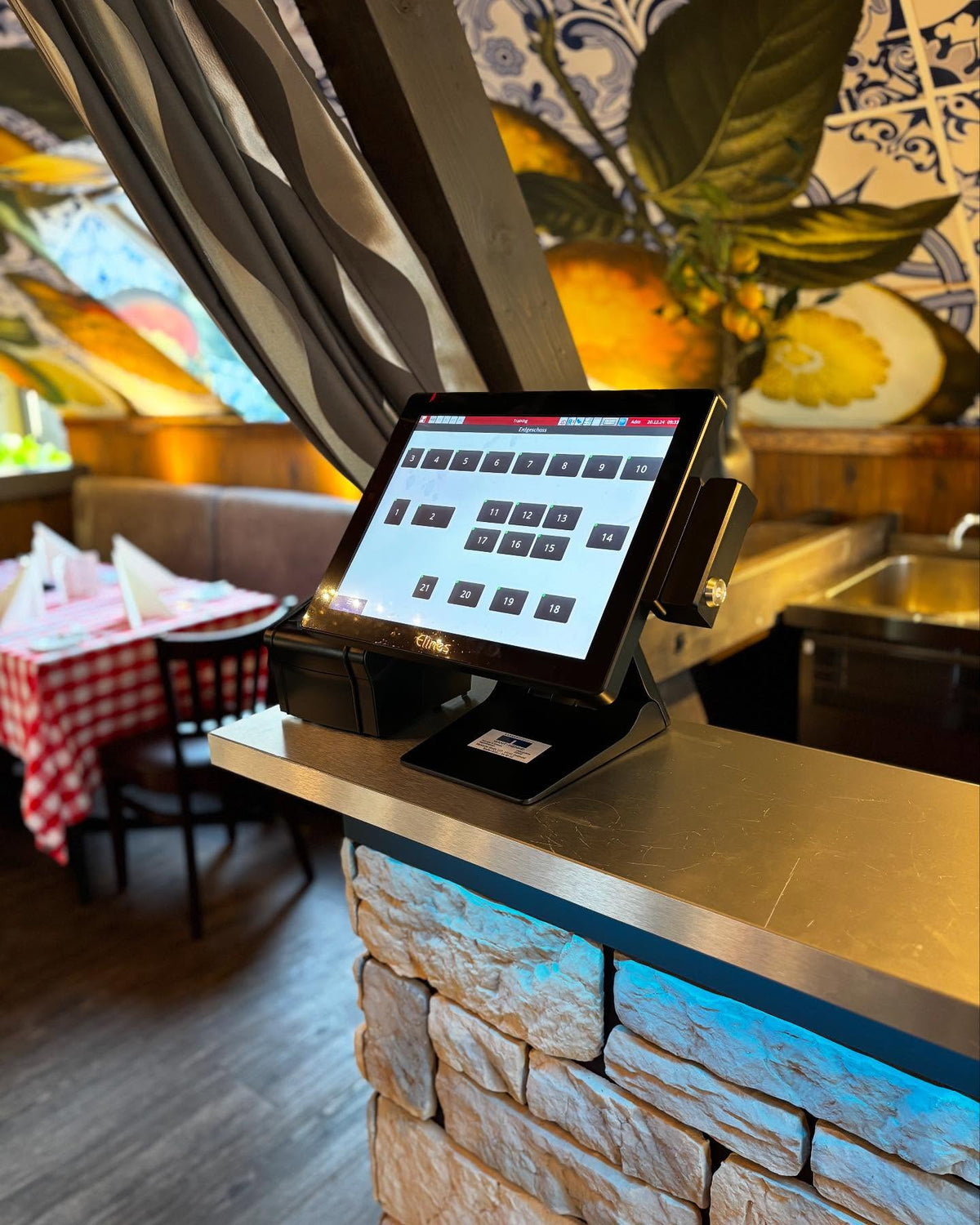 Touch-Kasse an der Theke der Trattoria Linguini in Dortmund